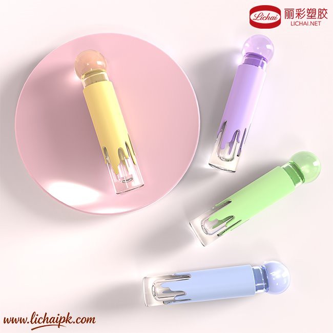 Lip Gloss v tubi za ličenje