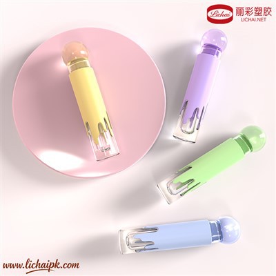 Lip Gloss v tubi za ličenje